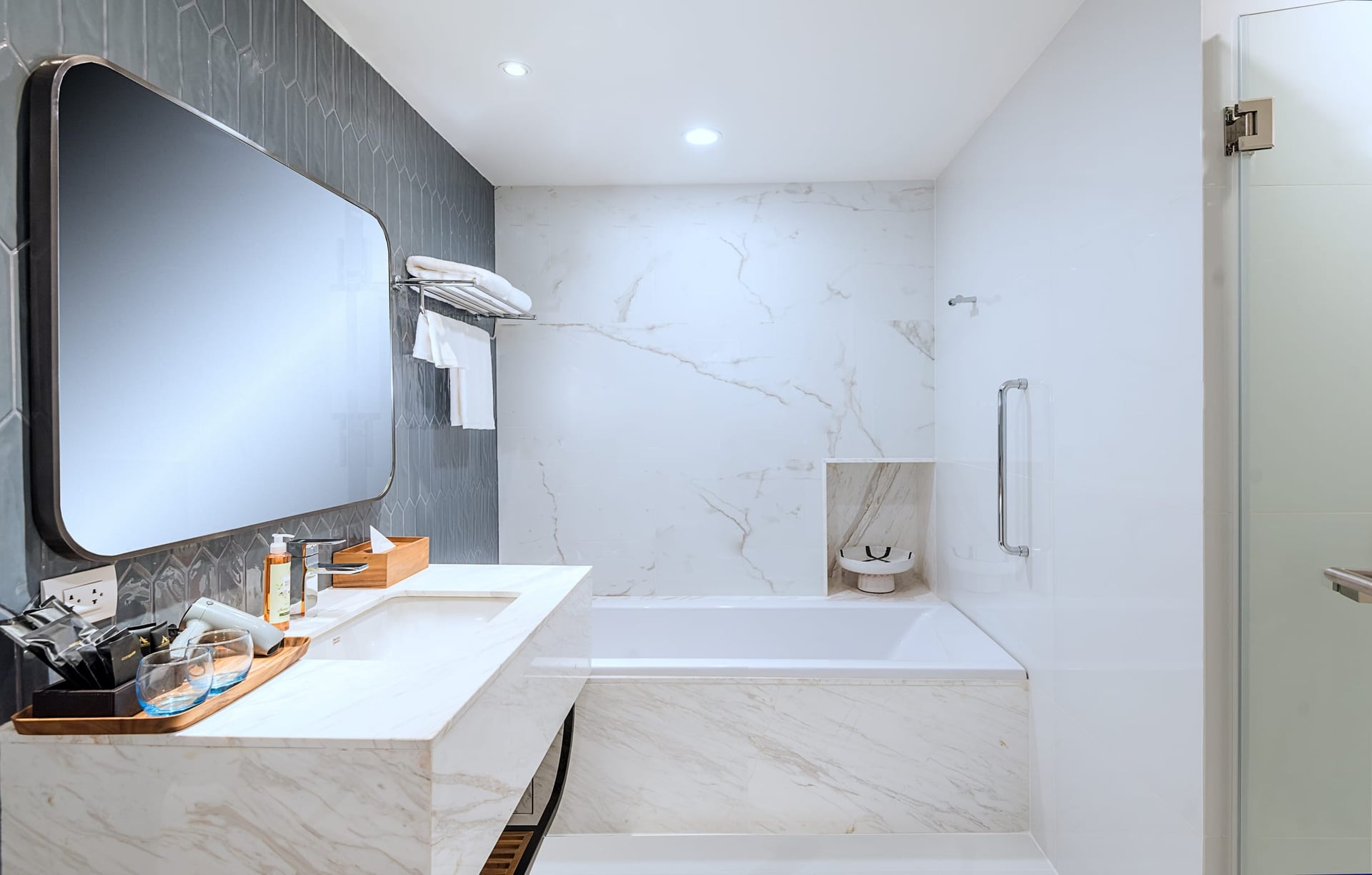 Bathroom in 1 Bedroom Deluxe at Amanta Sathorn