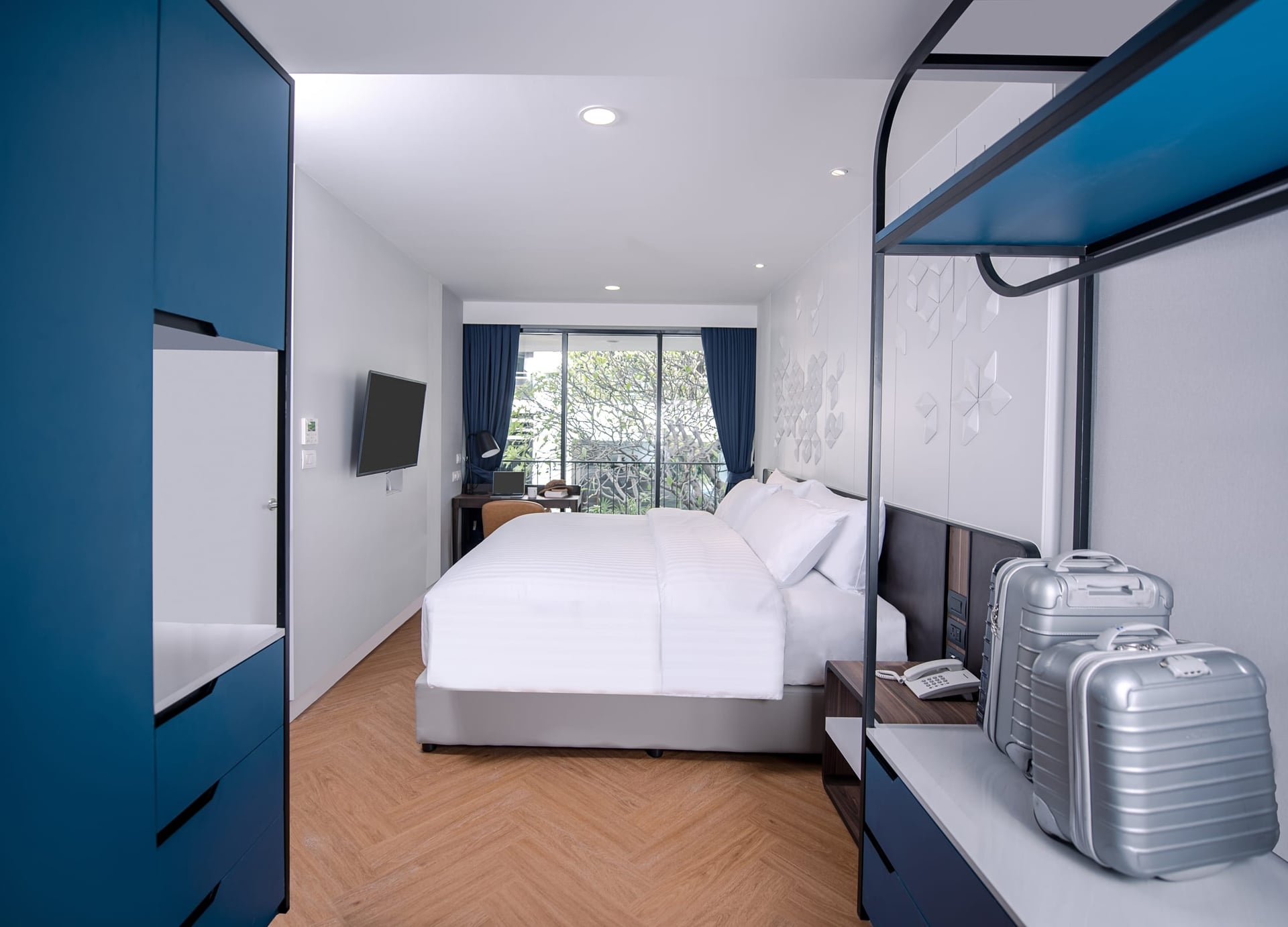 Master bedroom in 1 Bedroom Deluxe at Amanta Sathorn