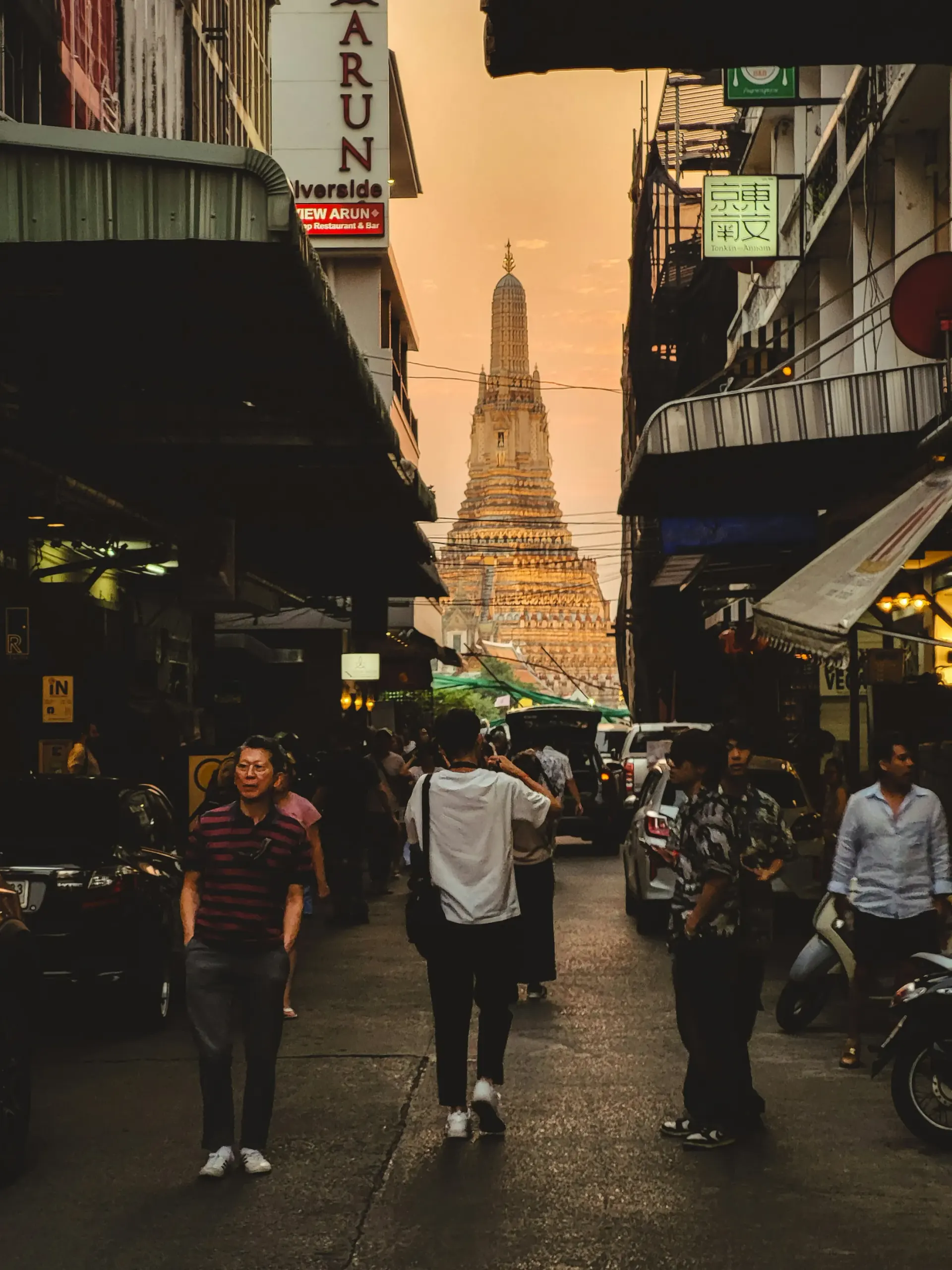 Bangkok old city temple street scene