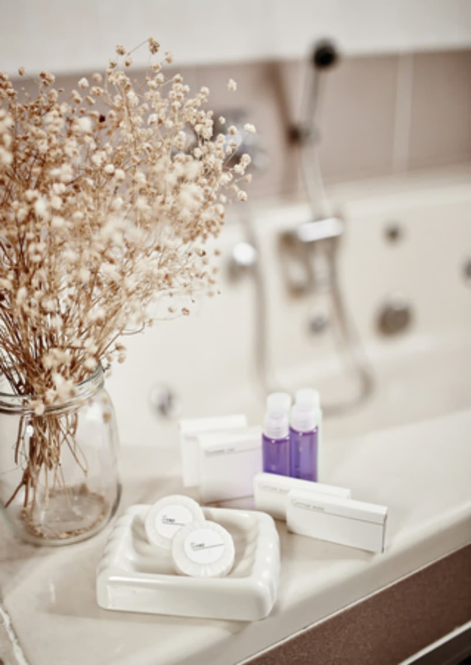 Jacuzzi bathtub in 2 Bedroom at Riverine Place