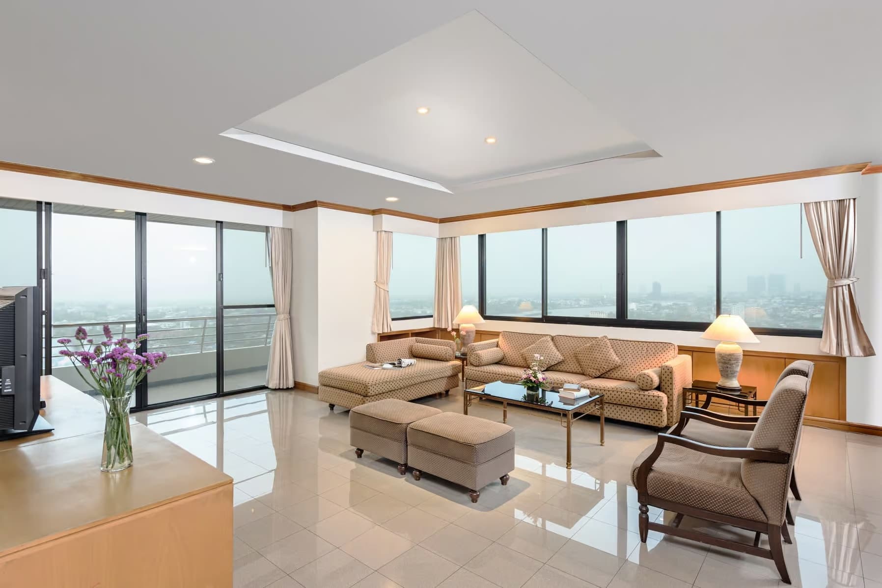 Expansive 3 bedroom living room with floor-to-ceiling Chao Phraya river view