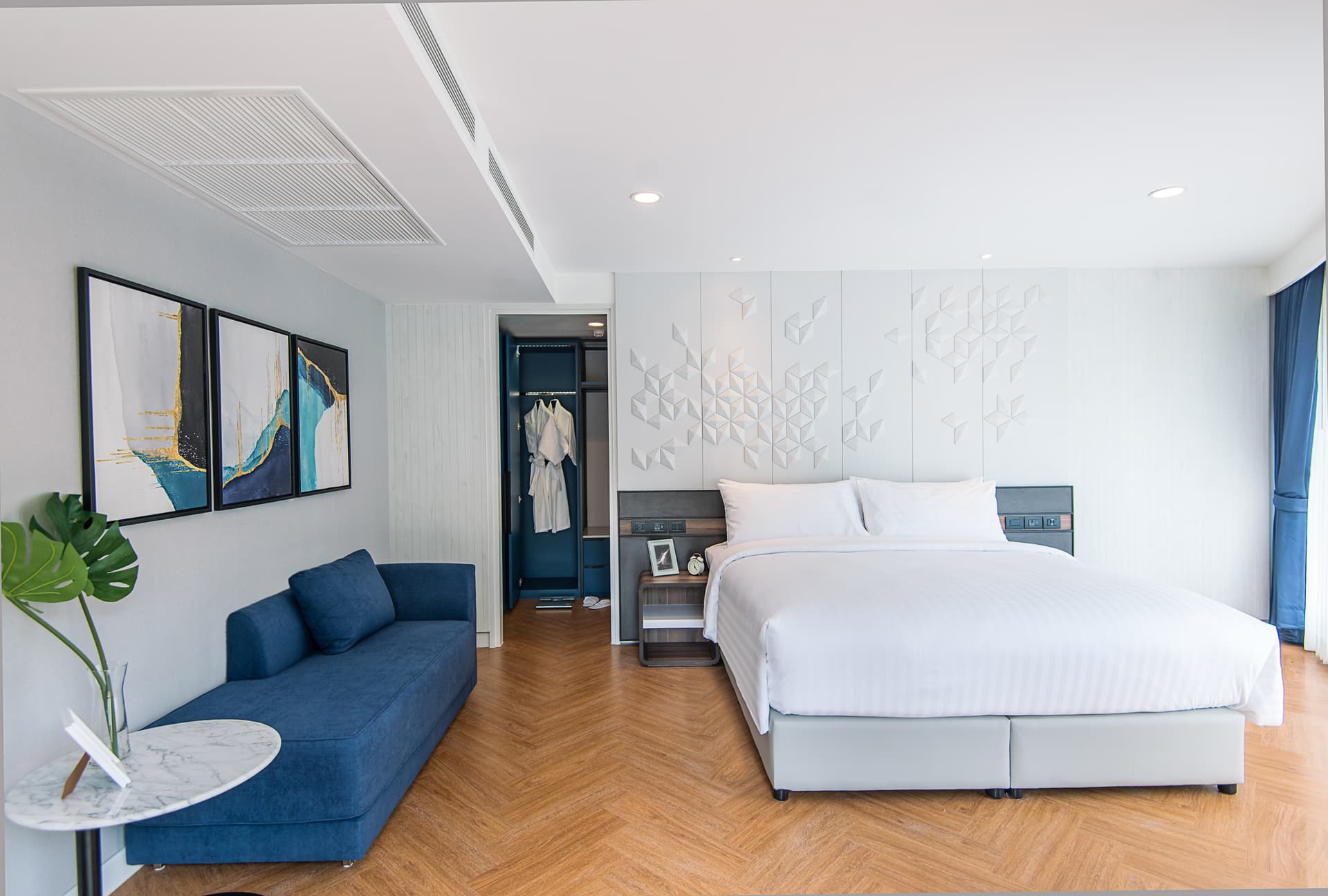 Master bedroom in 1 Bedroom Executive at Amanta Sathorn