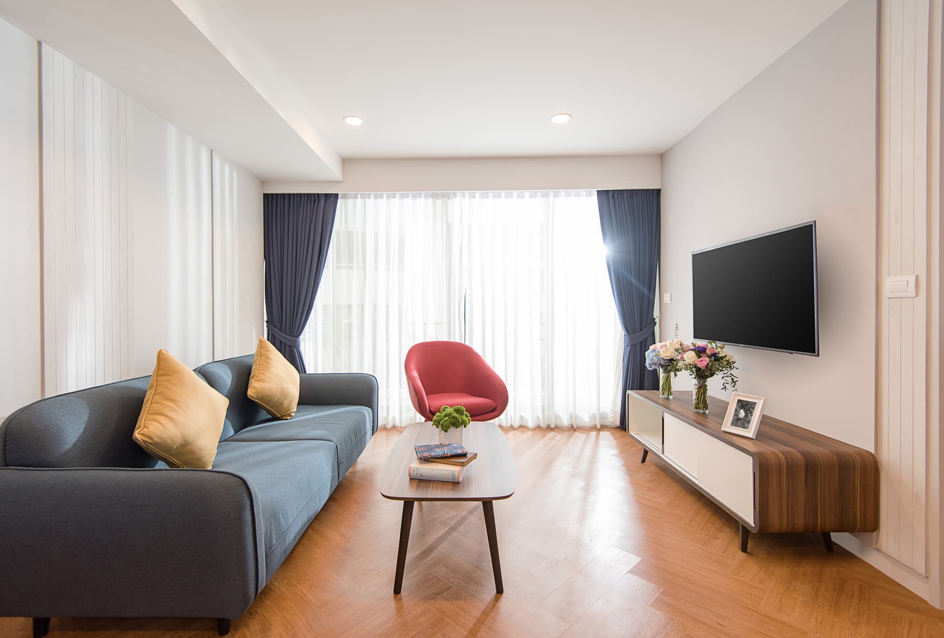 Spacious 2 bedroom deluxe living room at Amanta Sathorn