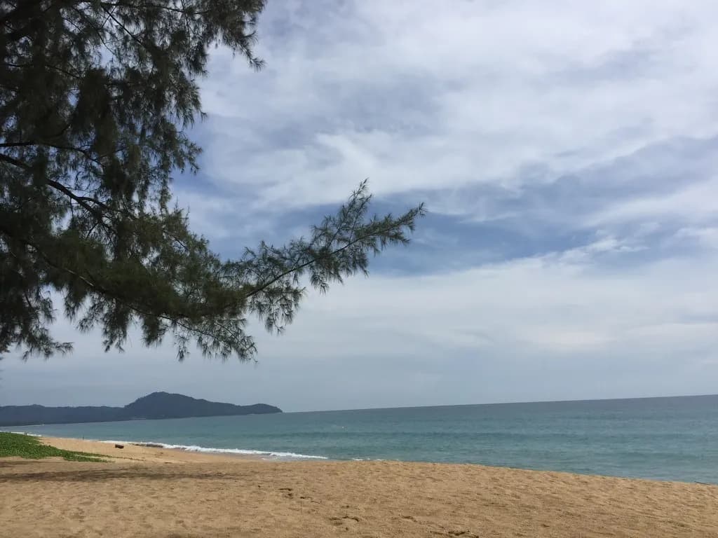 Romantic beachfront sunset in Thailand